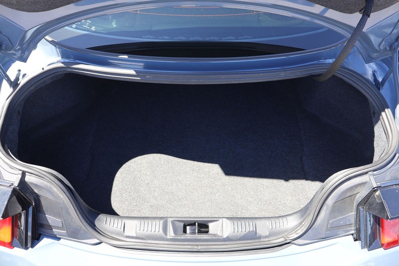 Ford Mustang Vehicle Full-screen Gallery Image 08