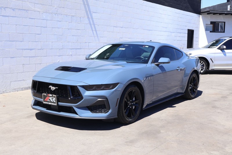 Ford Mustang Vehicle Full-screen Gallery Image 11