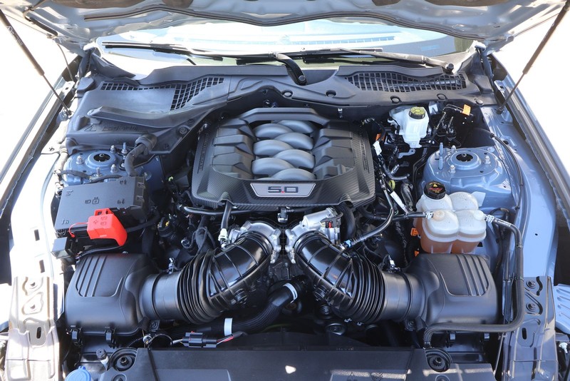 Ford Mustang Vehicle Full-screen Gallery Image 12