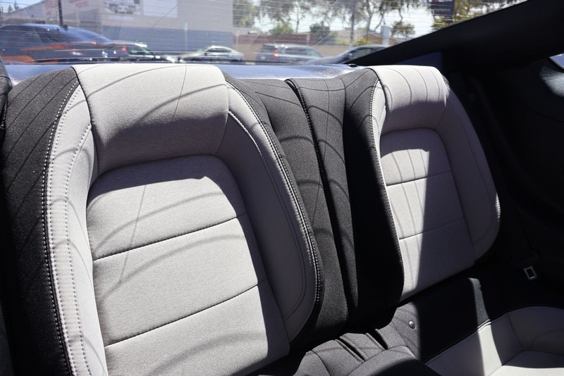 Ford Mustang Vehicle Full-screen Gallery Image 20