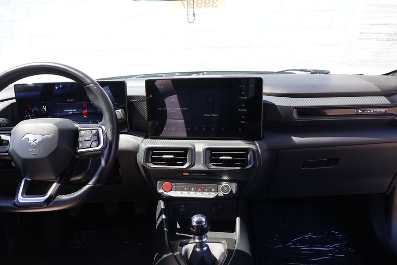 Ford Mustang Vehicle Full-screen Gallery Image 21