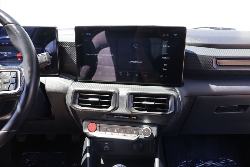 Ford Mustang Vehicle Full-screen Gallery Image 26