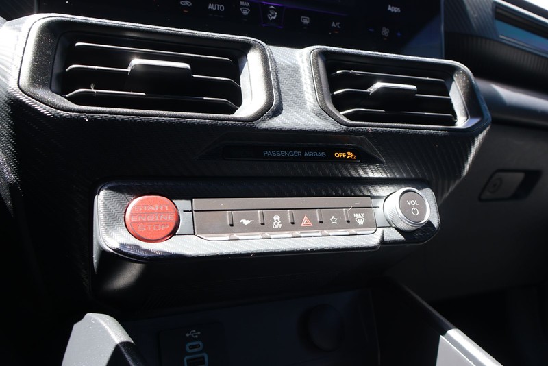 Ford Mustang Vehicle Full-screen Gallery Image 29