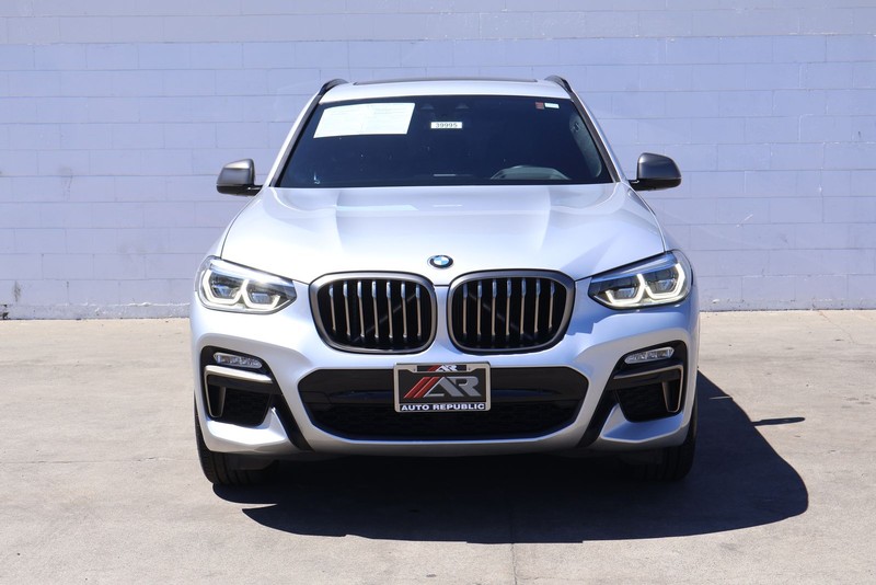 BMW X3 Vehicle Full-screen Gallery Image 02