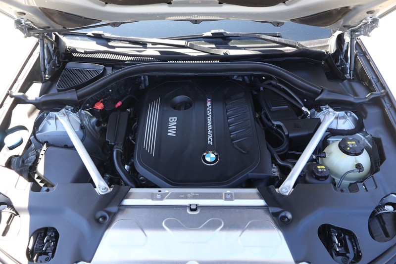 BMW X3 Vehicle Full-screen Gallery Image 03