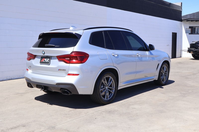 BMW X3 Vehicle Full-screen Gallery Image 06