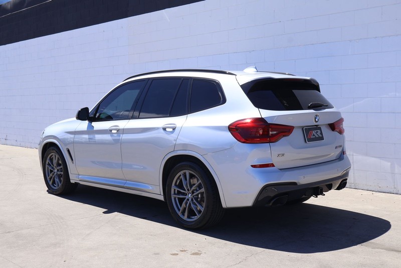 BMW X3 Vehicle Full-screen Gallery Image 11