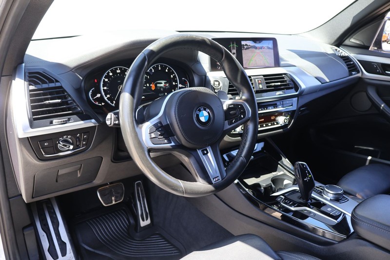 BMW X3 Vehicle Full-screen Gallery Image 16