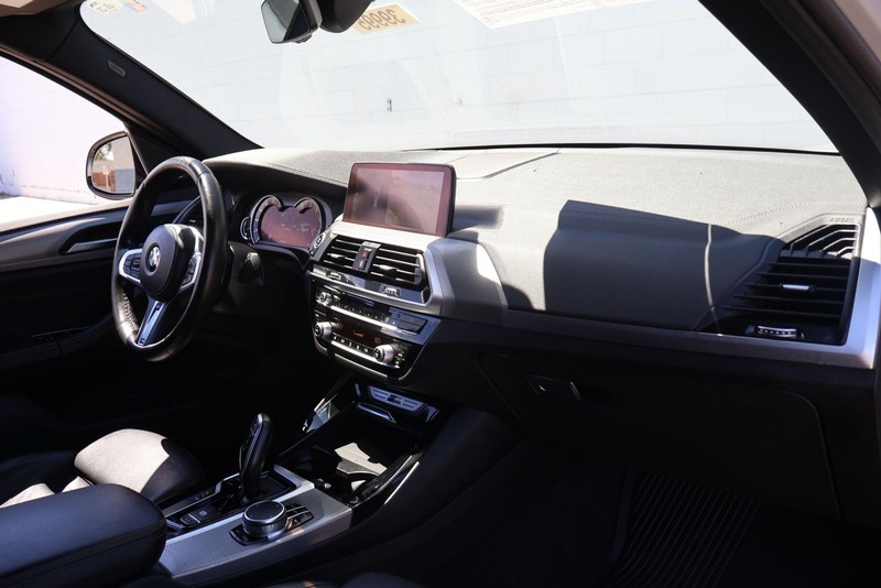 BMW X3 Vehicle Full-screen Gallery Image 19