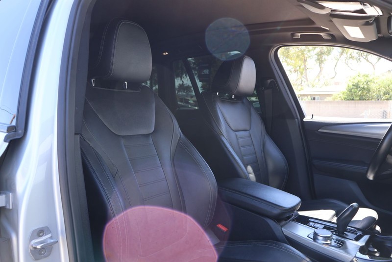 BMW X3 Vehicle Full-screen Gallery Image 20
