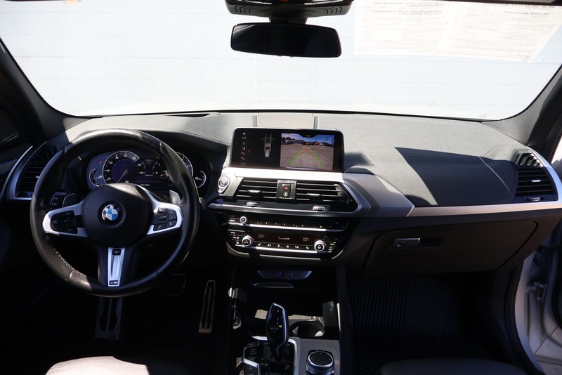 BMW X3 Vehicle Full-screen Gallery Image 23