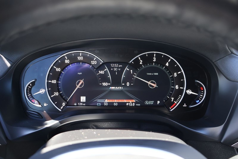 BMW X3 Vehicle Full-screen Gallery Image 24