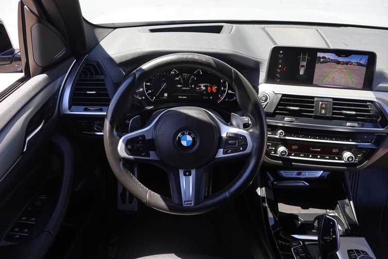 BMW X3 Vehicle Full-screen Gallery Image 25
