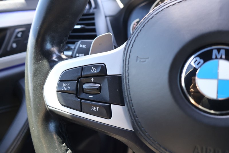 BMW X3 Vehicle Full-screen Gallery Image 26
