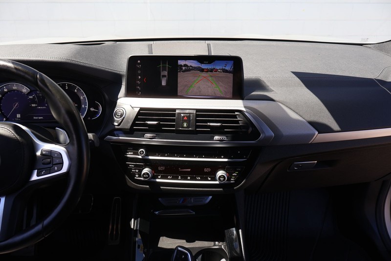 BMW X3 Vehicle Full-screen Gallery Image 28