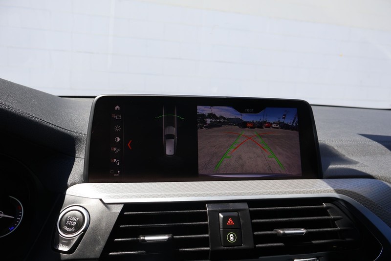 BMW X3 Vehicle Full-screen Gallery Image 29