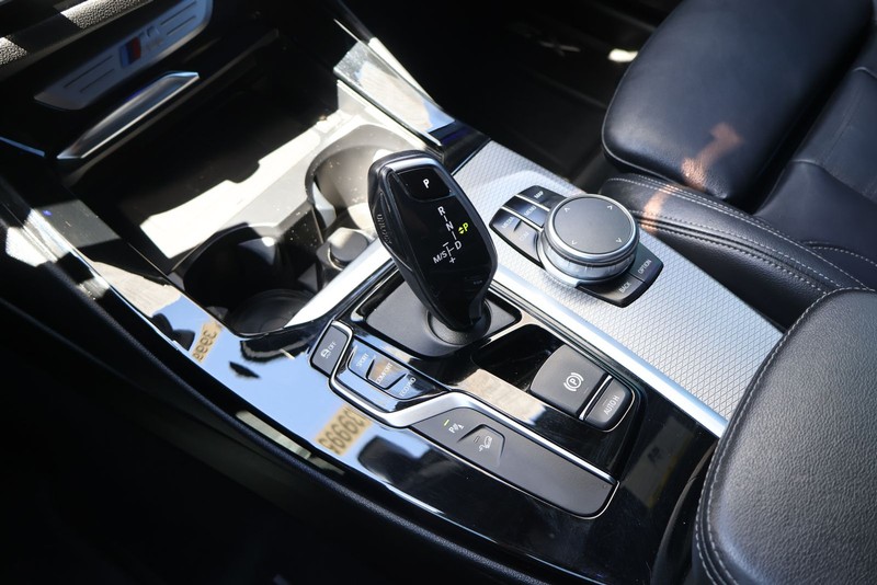 BMW X3 Vehicle Full-screen Gallery Image 31