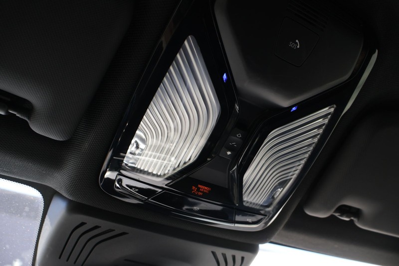 BMW X3 Vehicle Full-screen Gallery Image 32