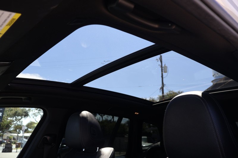 BMW X3 Vehicle Full-screen Gallery Image 33