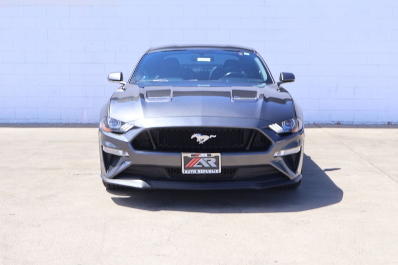 Ford Mustang Vehicle Full-screen Gallery Image 02