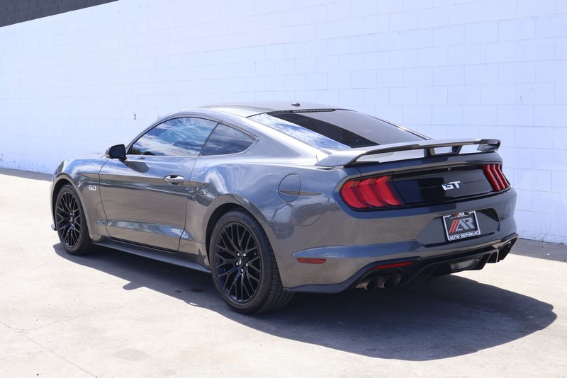 Ford Mustang Vehicle Full-screen Gallery Image 09