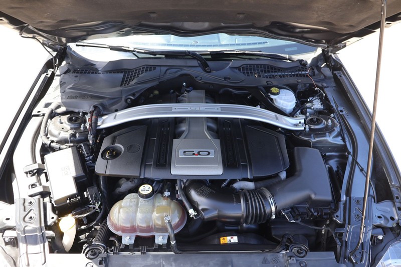 Ford Mustang Vehicle Full-screen Gallery Image 12