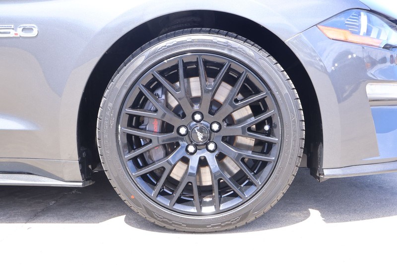 Ford Mustang Vehicle Full-screen Gallery Image 13
