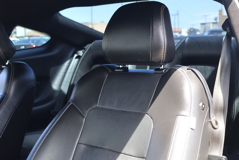 Ford Mustang Vehicle Full-screen Gallery Image 17