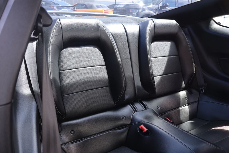 Ford Mustang Vehicle Full-screen Gallery Image 19