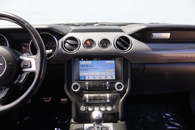 Ford Mustang Vehicle Full-screen Gallery Image 20