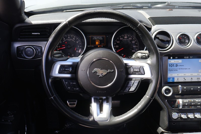 Ford Mustang Vehicle Full-screen Gallery Image 22