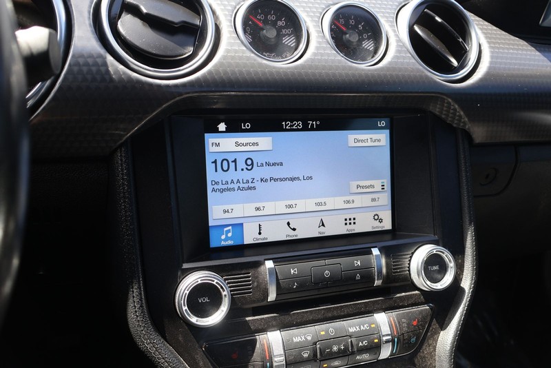 Ford Mustang Vehicle Full-screen Gallery Image 25