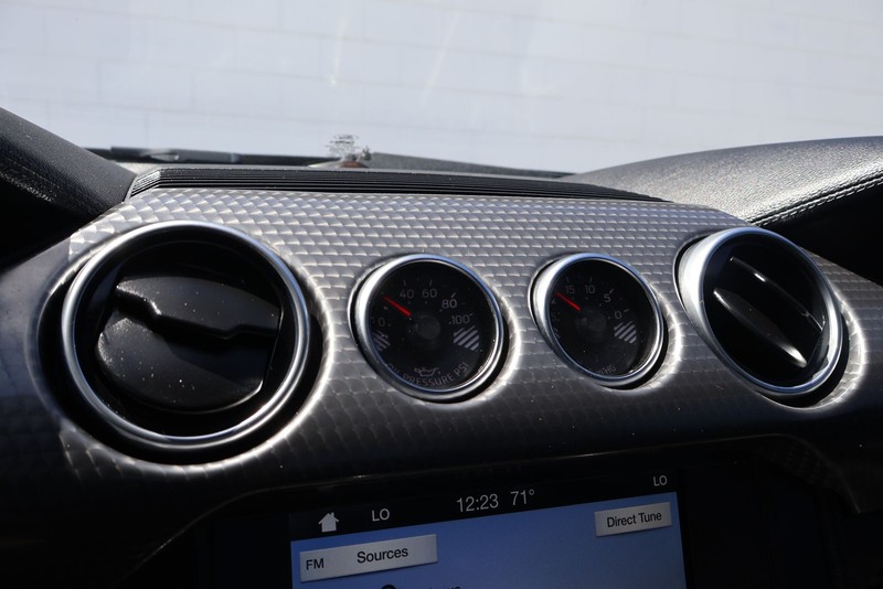 Ford Mustang Vehicle Full-screen Gallery Image 27