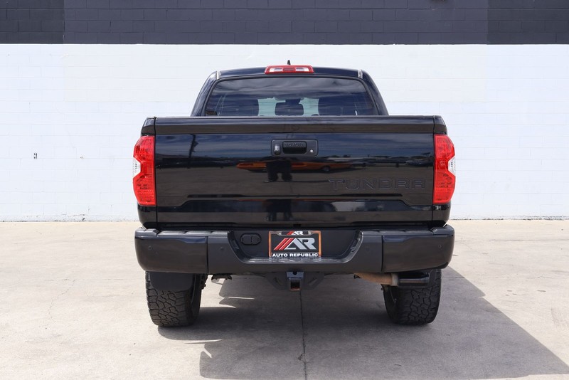 Toyota Tundra 4WD Vehicle Full-screen Gallery Image 06