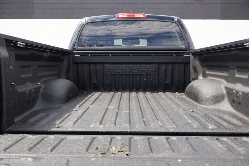 Toyota Tundra 4WD Vehicle Full-screen Gallery Image 08