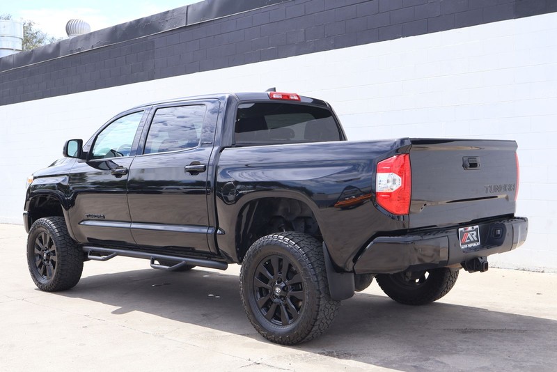 Toyota Tundra 4WD Vehicle Full-screen Gallery Image 09