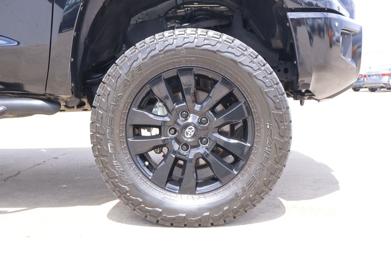 Toyota Tundra 4WD Vehicle Full-screen Gallery Image 13
