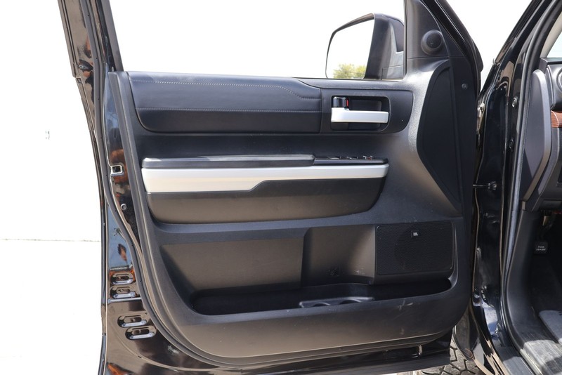 Toyota Tundra 4WD Vehicle Full-screen Gallery Image 14