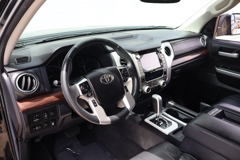Toyota Tundra 4WD Vehicle Full-screen Gallery Image 15