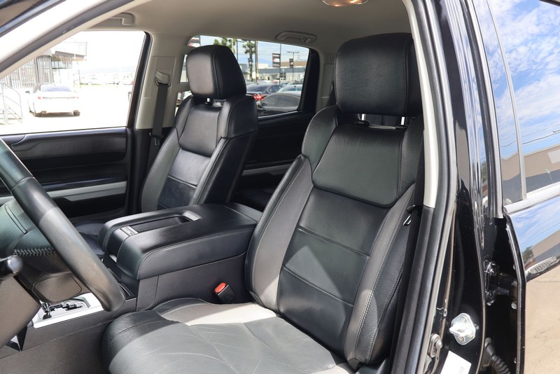 Toyota Tundra 4WD Vehicle Full-screen Gallery Image 16