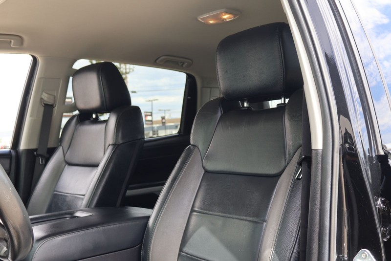 Toyota Tundra 4WD Vehicle Full-screen Gallery Image 17