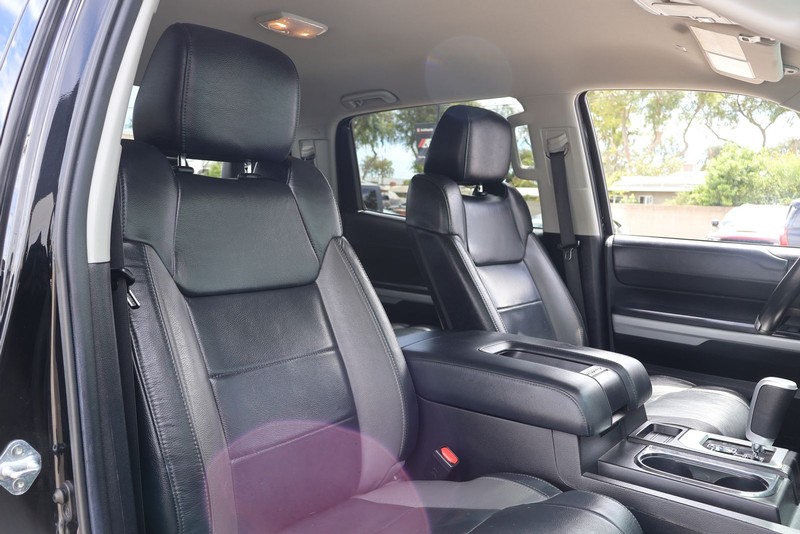 Toyota Tundra 4WD Vehicle Full-screen Gallery Image 19