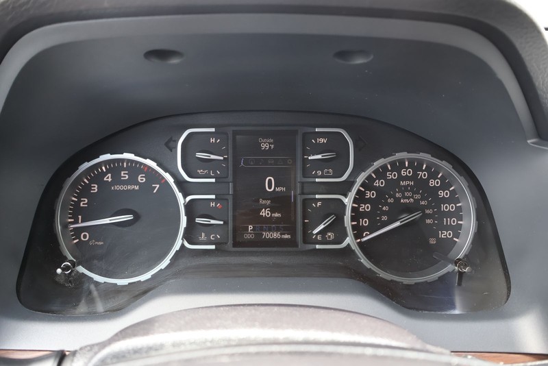 Toyota Tundra 4WD Vehicle Full-screen Gallery Image 22