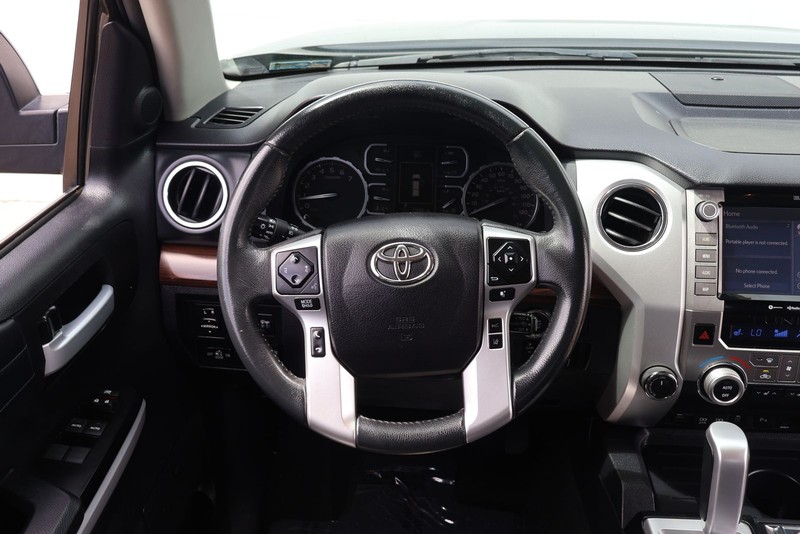 Toyota Tundra 4WD Vehicle Full-screen Gallery Image 23