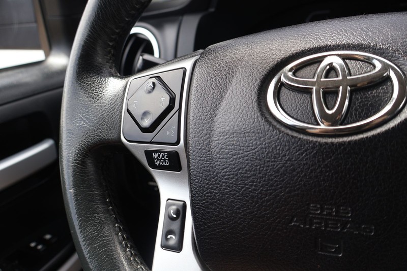 Toyota Tundra 4WD Vehicle Full-screen Gallery Image 24
