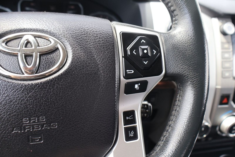 Toyota Tundra 4WD Vehicle Full-screen Gallery Image 25