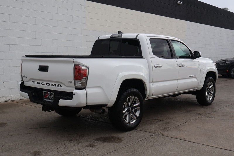 Toyota Tacoma Vehicle Full-screen Gallery Image 05