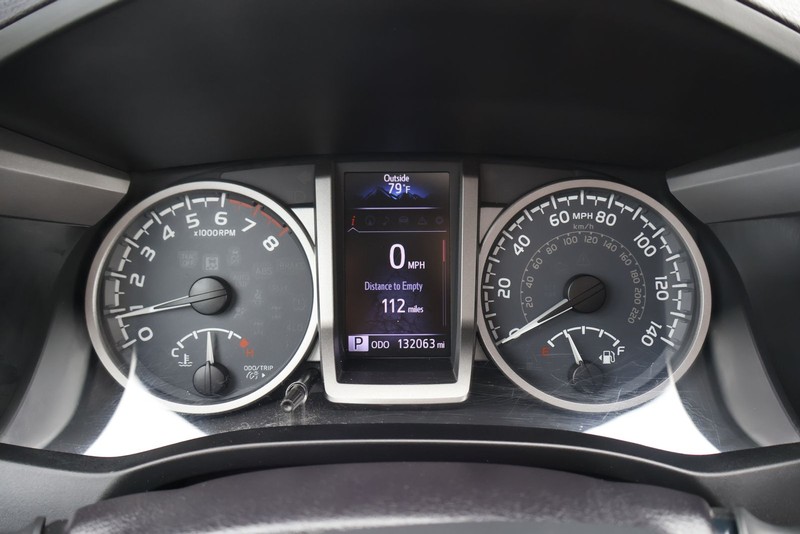 Toyota Tacoma Vehicle Full-screen Gallery Image 22