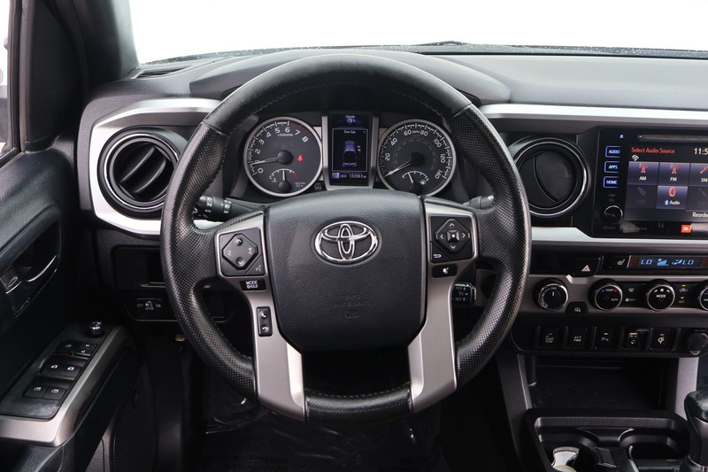 Toyota Tacoma Vehicle Full-screen Gallery Image 23