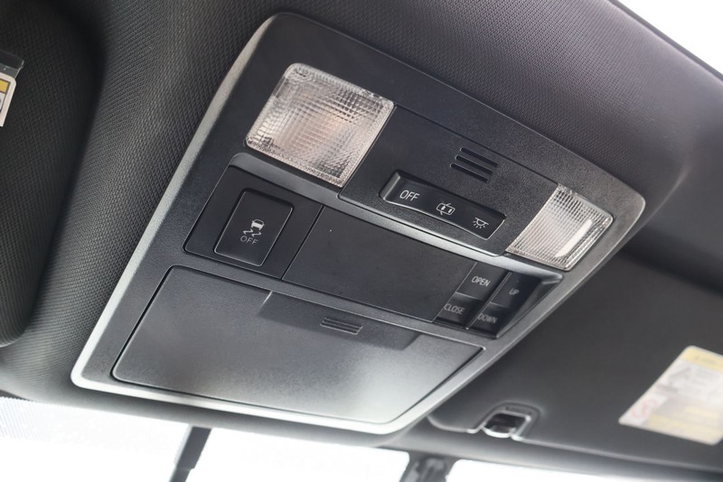 Toyota Tacoma Vehicle Full-screen Gallery Image 30